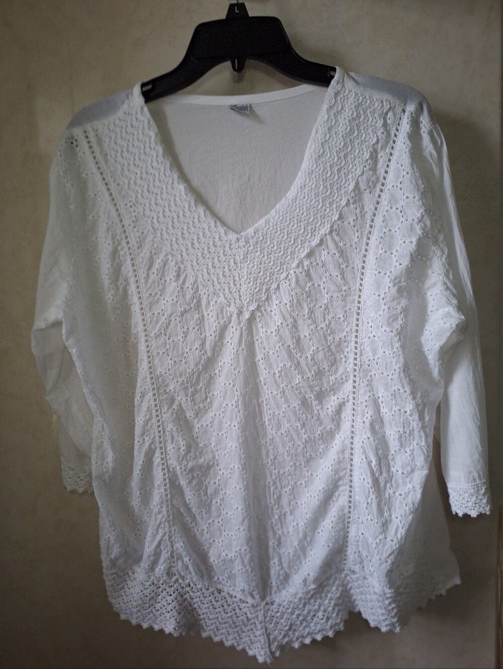 XL White Eyelette Tunic Top V-shaped Front 3/4 InSleeves - Picture 10 of 10
